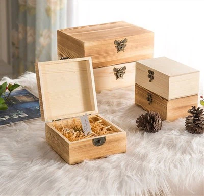 Boîte à couvercle rabattable en pin-